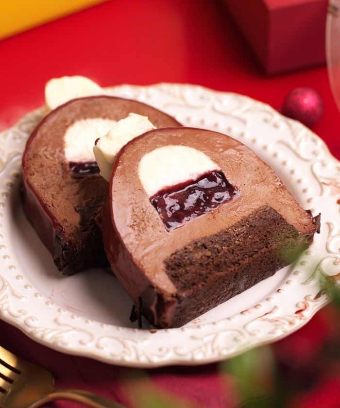 Christmas treats never looked so sweet: Have a delectable celebration with these stunning log cakes in Singapore