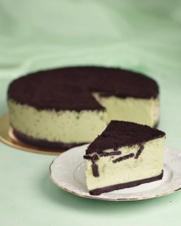 Mint Cookies & Cream Cheesecake