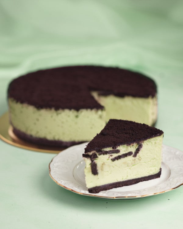 Mint Cookies & Cream Cheesecake