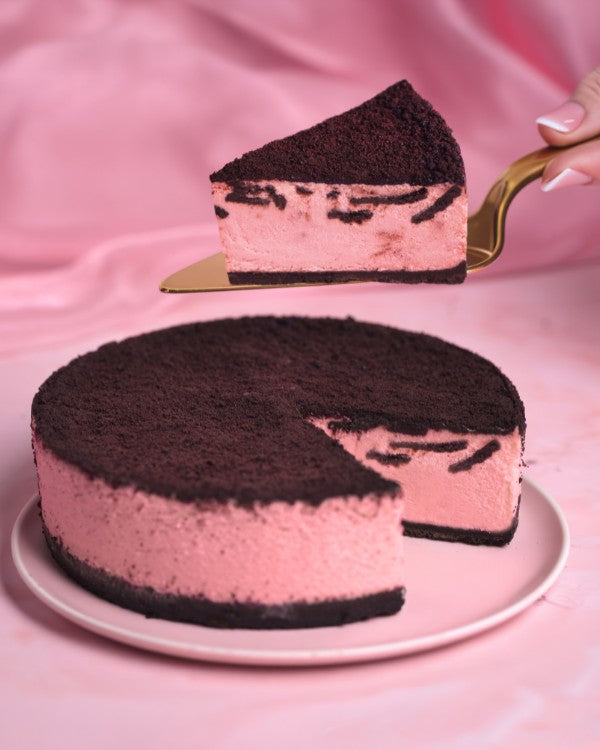 Strawberry Cookies & Cream Cheesecake