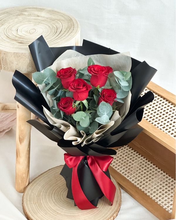 Red Roses Bouquet (Fresh Flowers)