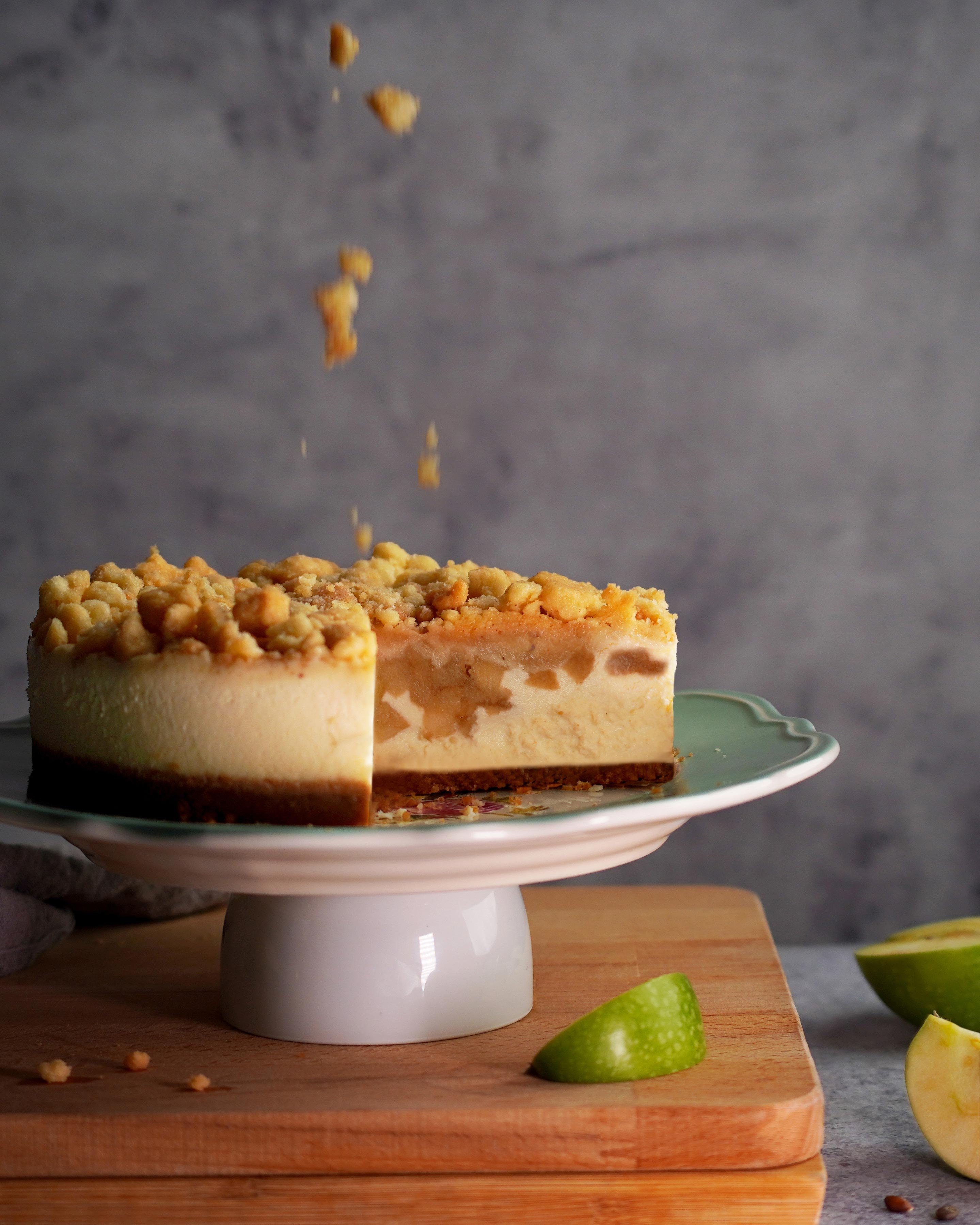 Apple Crumble Cheesecake