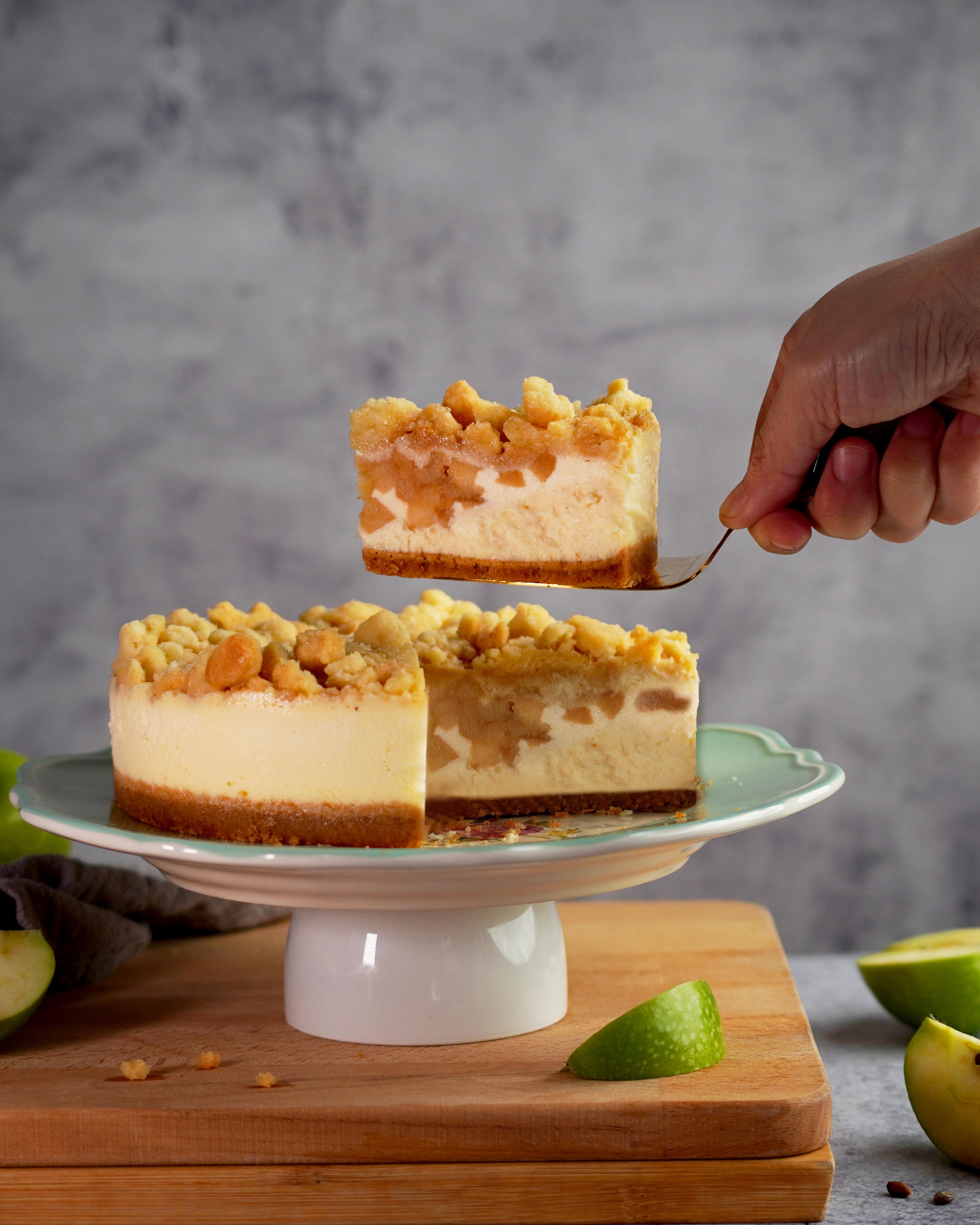 Apple Crumble Cheesecake